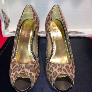 Anne Michelle animal print fur heels 3.25” sz 7.5